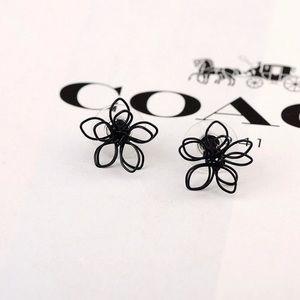 BRAND NEW beautiful black flower earrings!!